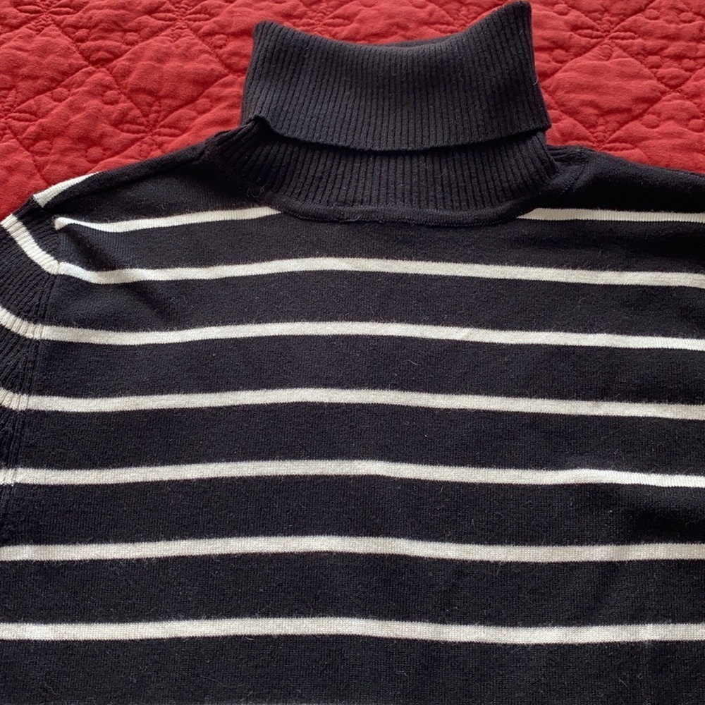 White House Black Market turtle neck - Picture 2 of 5